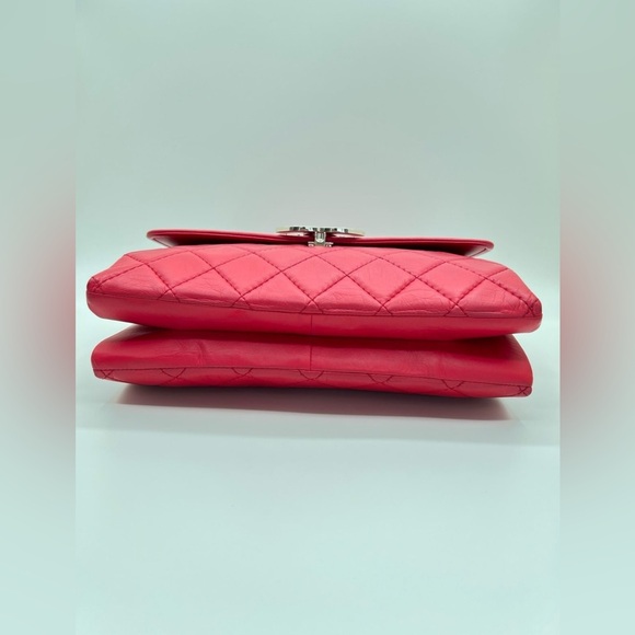 Chanel Series 19 Flap Quilted Leather
Medium Bag - Picture 10 of 13